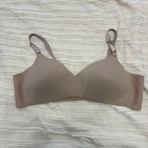 Warners wireless seamless bra. Size 40B. Comfortable, soft material. VGUC.